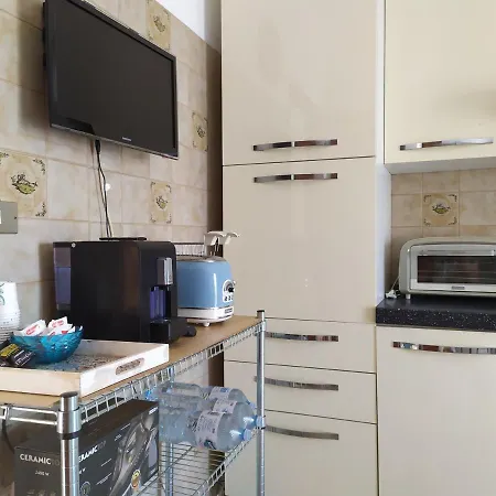 Lincoln Apartment